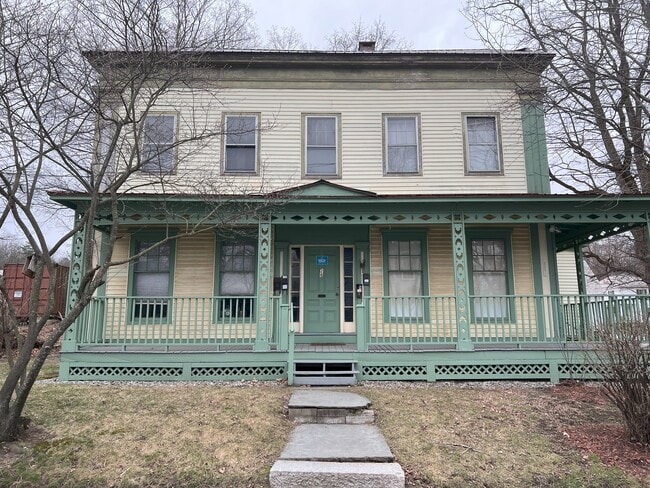 28 Brook St, Unit Apt 4 in Brattleboro, VT - Building Photo - Building Photo