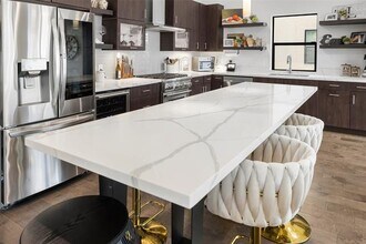 425 W 9th St in Dallas, TX - Building Photo - Building Photo