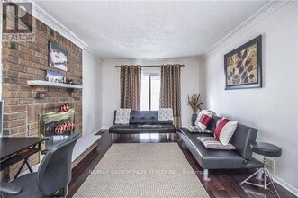 2 Hampstead Ct in Markham, ON - Building Photo - Building Photo