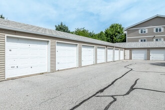 Oak Crossing in Grimes, IA - Foto de edificio - Building Photo