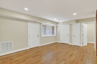 4438 B St SE in Washington, DC - Foto de edificio - Building Photo