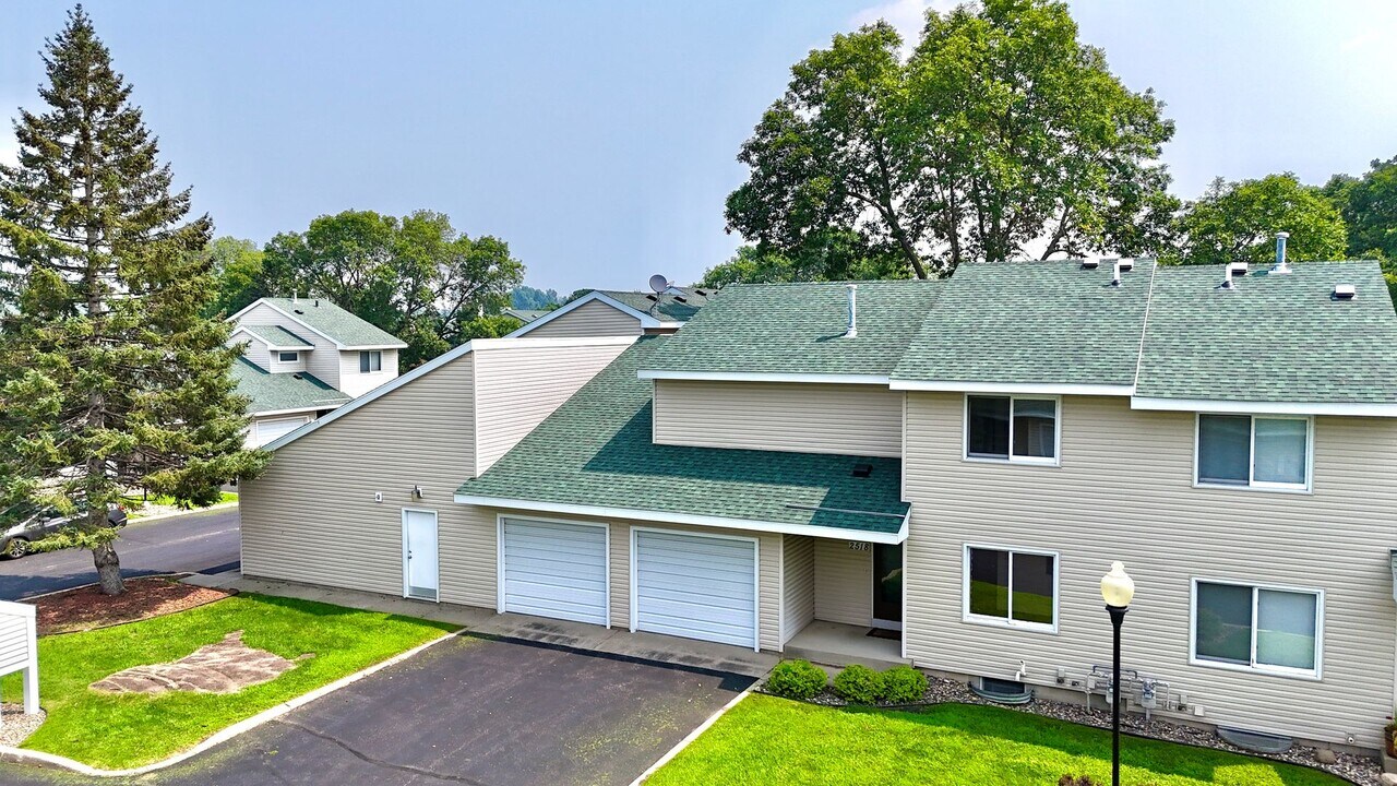 2518 Stearns Way in St. Cloud, MN - Building Photo