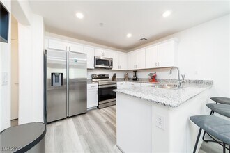 2849 Desert Mosaic Ln in Las Vegas, NV - Building Photo - Building Photo
