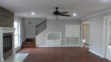11610 Cypresswood Dr in Houston, TX - Building Photo - Building Photo