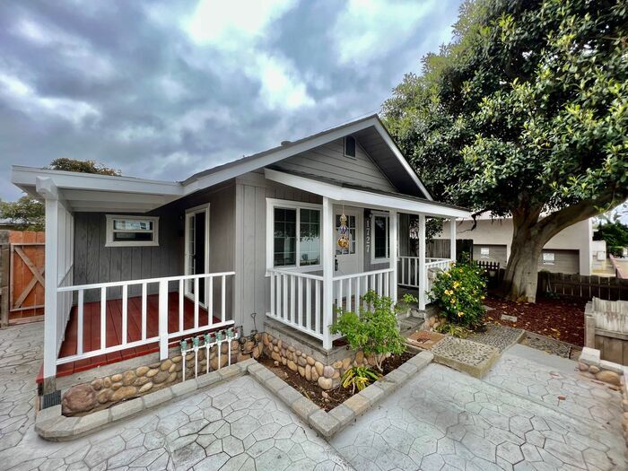 1727 Cable St in San Diego, CA - Building Photo
