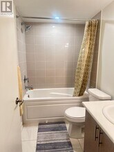 3562 Colonial Dr in Mississauga, ON - Building Photo - Building Photo