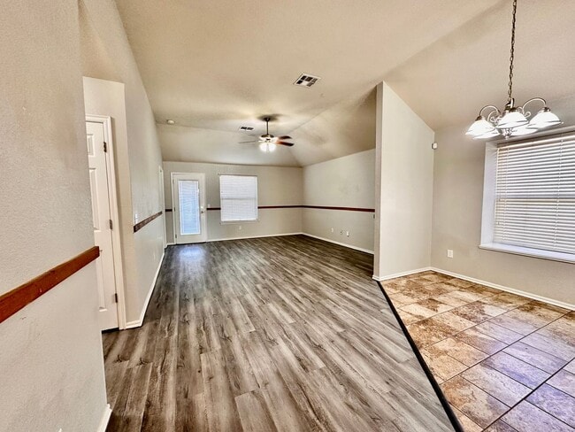 433 Hidden Creek Way in Oklahoma City, OK - Building Photo - Building Photo