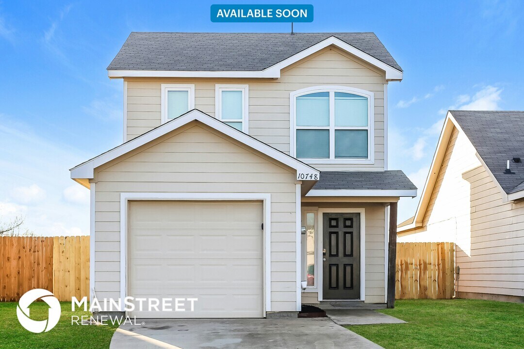 10748 Many Oaks Dr in Fort Worth, TX - Building Photo