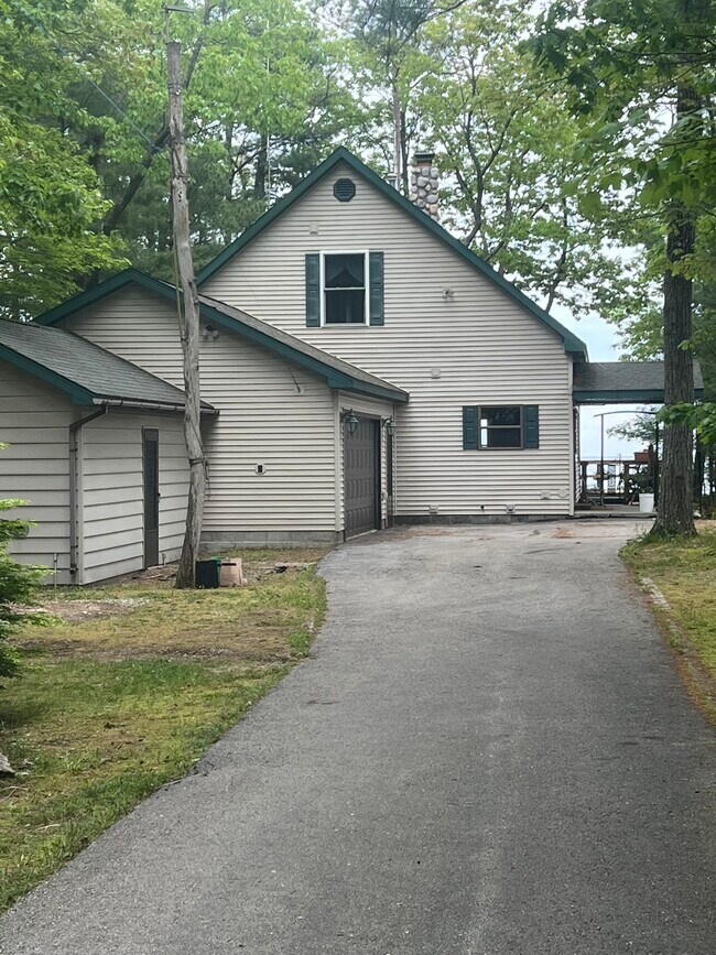 2874 N US Highway 23 Rentals in Oscoda, MI