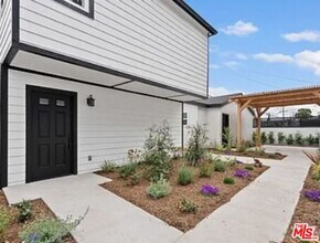 6132 Myrtle Avenue in Long Beach, CA - Building Photo - Building Photo
