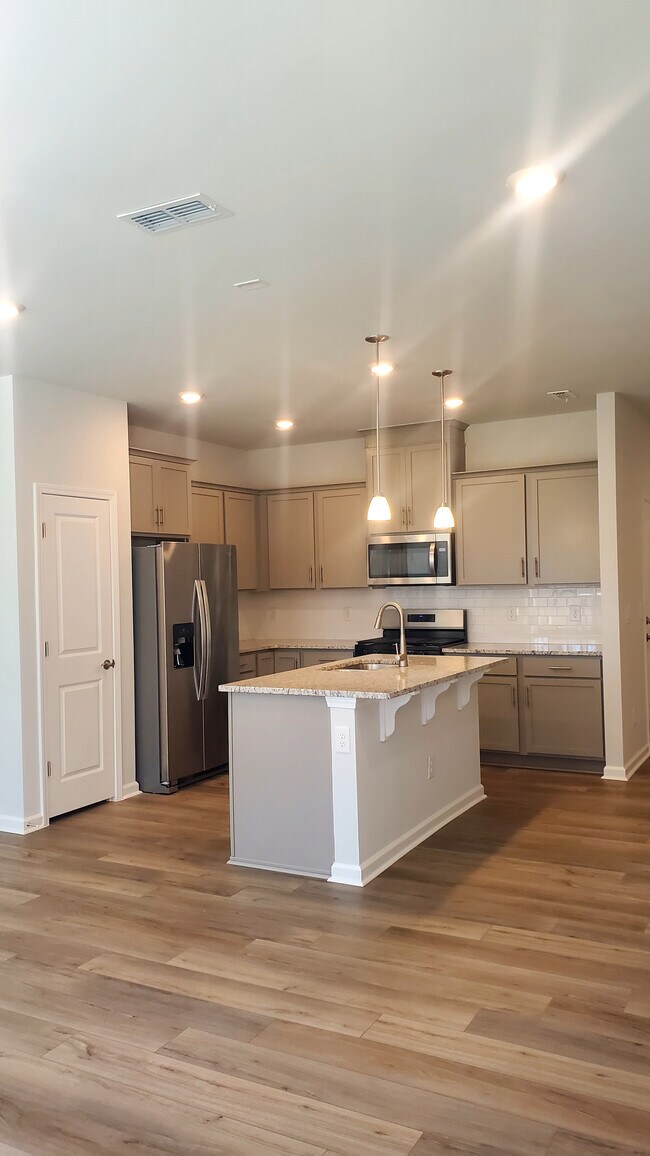 906 Plum Creek Pl in Greensboro, NC - Foto de edificio - Building Photo