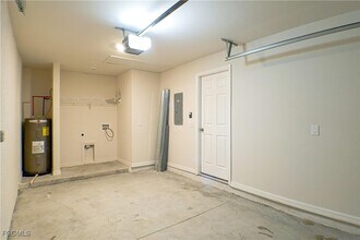 225 Rogers St in Lehigh Acres, FL - Foto de edificio - Building Photo