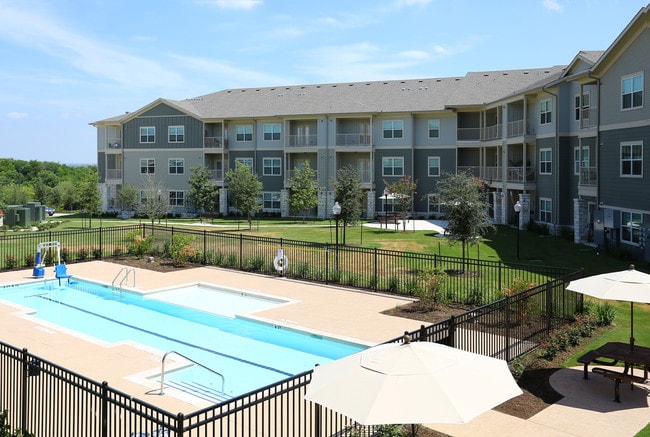 The Villages at Ben White in Austin, TX - Foto de edificio - Building Photo