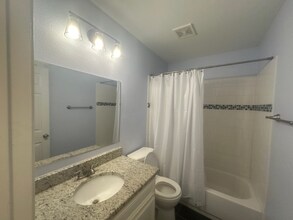 13205 Bourbon St in Austin, TX - Foto de edificio - Building Photo