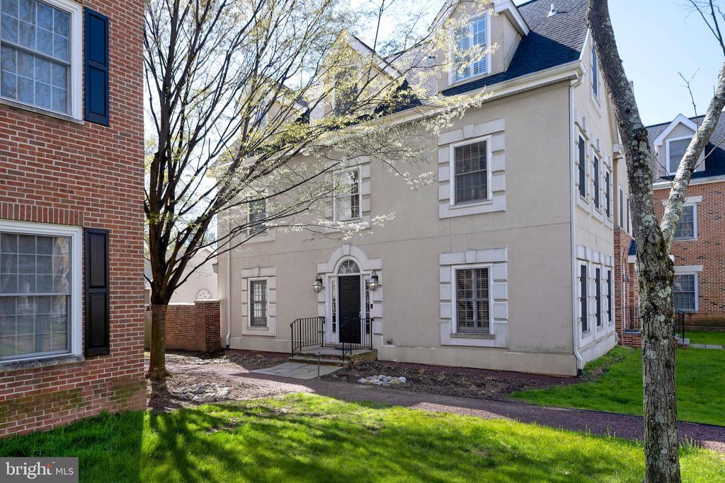 3 Governors Ln in Princeton, NJ - Building Photo