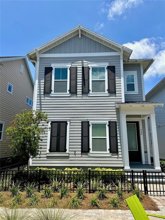 922 Trowman Aly in Winter Garden, FL - Building Photo