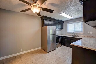 Riverview Condominiums in Redding, CA - Building Photo - Building Photo