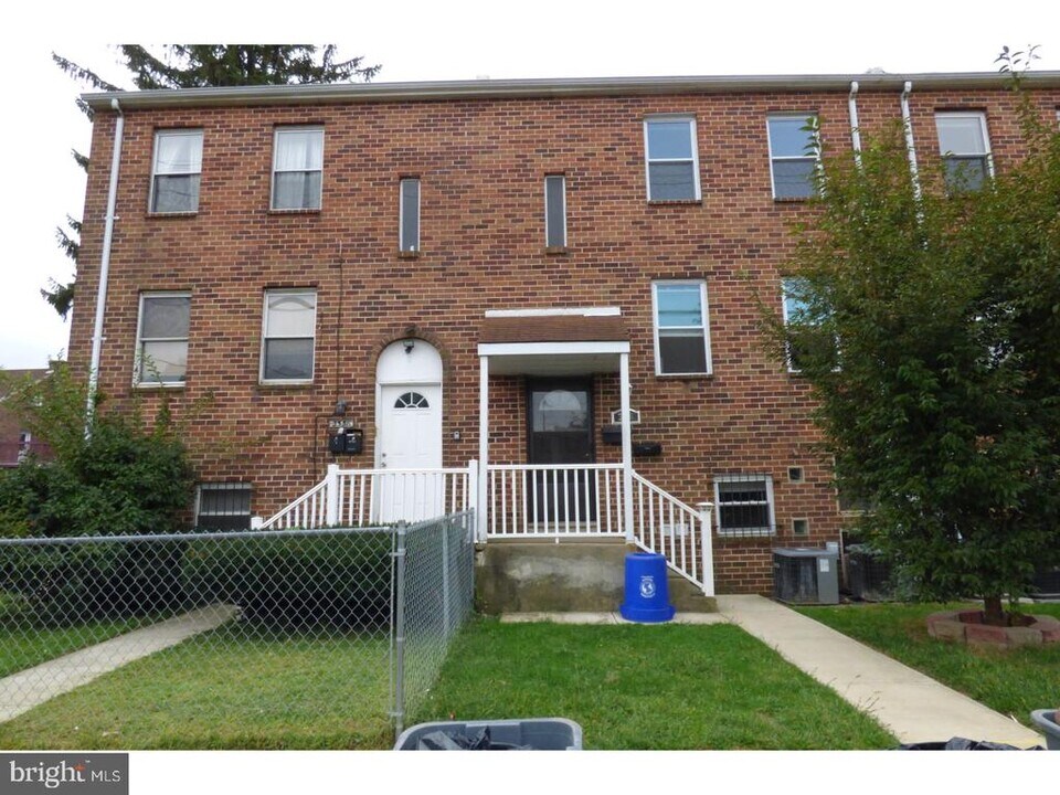 3556 Woodhaven Rd in Philadelphia, PA - Building Photo