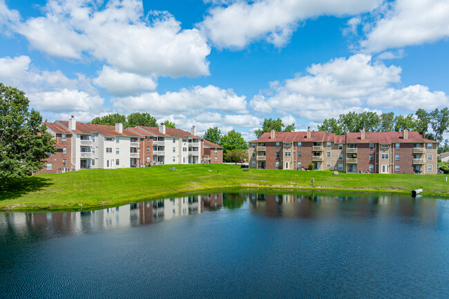 Hunt Club Apartments in Fort Wayne, IN - Foto de edificio - Building Photo