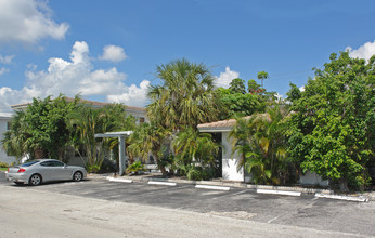 Middle River Apartments in Fort Lauderdale, FL - Building Photo - Building Photo