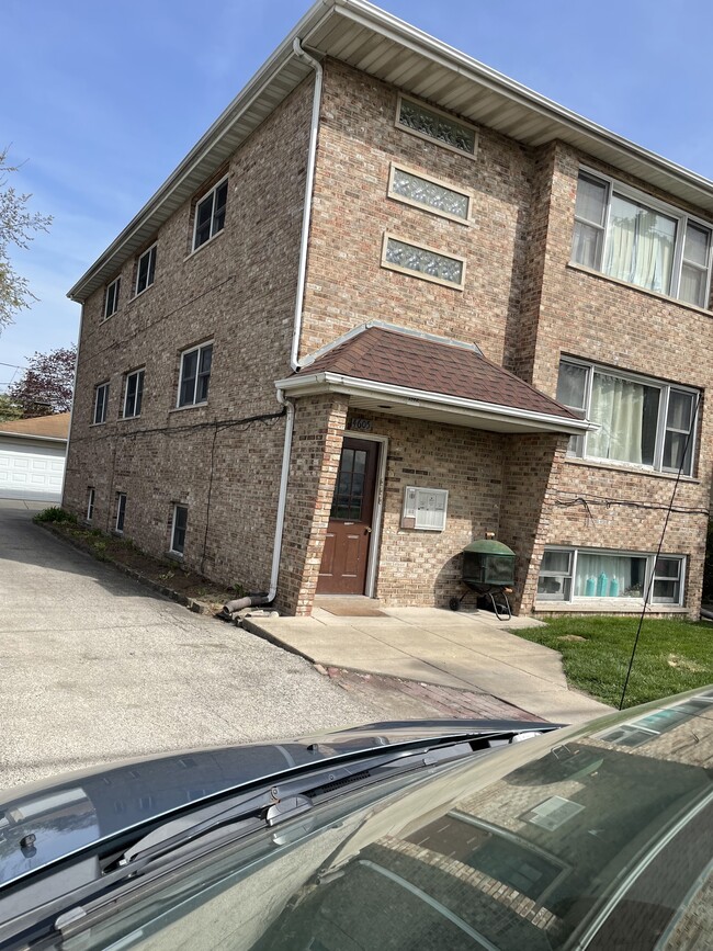 4605 Eberly Ave, Unit Lower unit