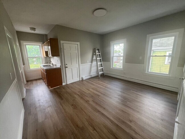 217 Winthrop St in Brockton, MA - Building Photo - Building Photo