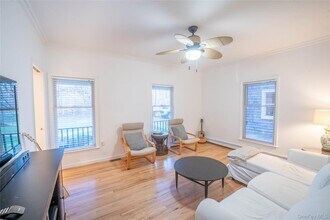 18 Mountain Laurel Ln in Southampton, NY - Building Photo - Building Photo