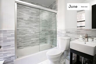 320 Manhattan Ave in New York, NY - Building Photo - Building Photo