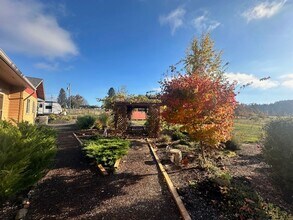 36826 Rock Hill Dr in Lebanon, OR - Building Photo - Building Photo