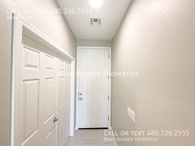 9829 E Solstice Ave in Mesa, AZ - Building Photo - Building Photo