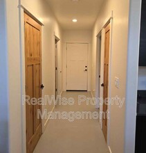 738 W Antler Ave in Redmond, OR - Foto de edificio - Building Photo