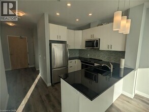 104 Garment St in Kitchener, ON - Building Photo - Building Photo