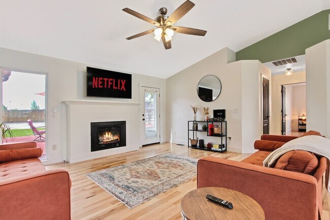 4243 E Driftwood Dr in Meridian, ID - Building Photo - Building Photo