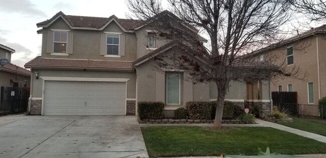911 Azalea Ct in Los Banos, CA - Building Photo - Building Photo