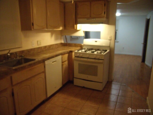 634 St Georges Ave in Woodbridge Township, NJ - Building Photo - Building Photo