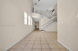 8903 SW 206th St in Cutler Bay, FL - Foto de edificio - Building Photo