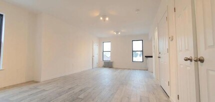 316 McGuinness Blvd in Brooklyn, NY - Building Photo - Building Photo