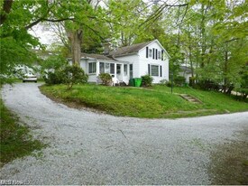 196 Vincent St in Chagrin Falls, OH - Building Photo