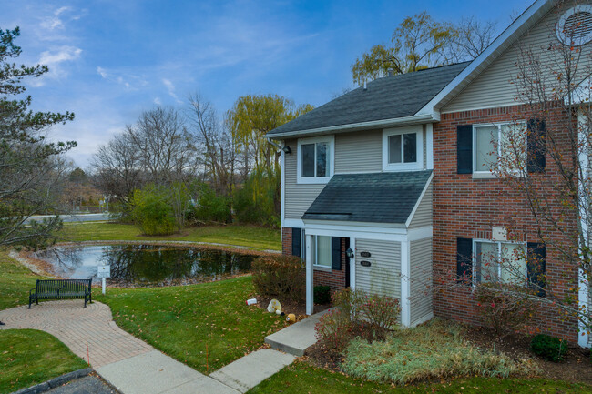 Orchard Creek Village in Farmington Hills, MI - Building Photo - Building Photo