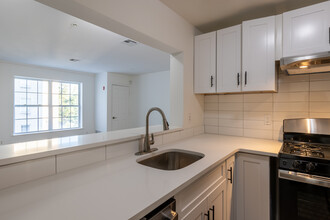 394 South Harrison in East Orange, NJ - Building Photo - Interior Photo