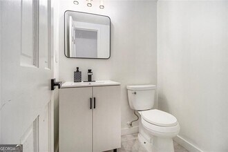 8212 Lullwater Ct in Jonesboro, GA - Building Photo - Building Photo