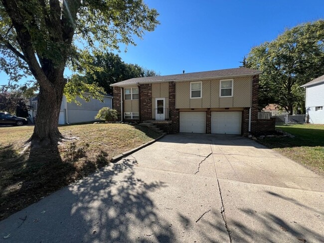 property at 1512 N Blue Mills Rd