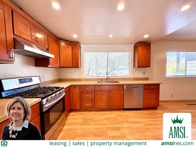 property at 1732 Las Gallinas Ave