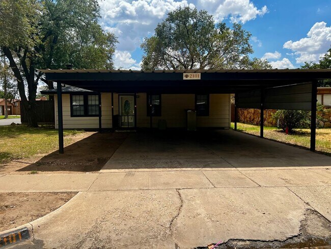2101 48th St in Lubbock, TX - Foto de edificio - Building Photo
