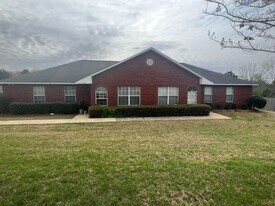 448 E Veterans Blvd in Auburn, AL - Building Photo