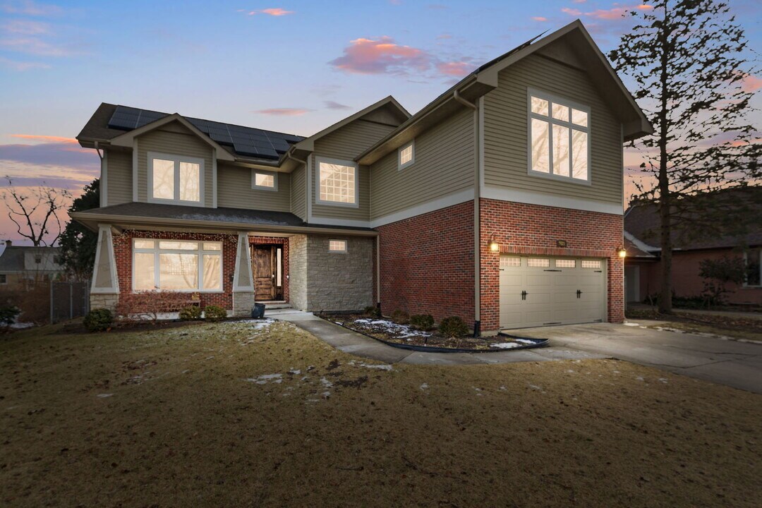 9127 Menard Ave in Morton Grove, IL - Building Photo