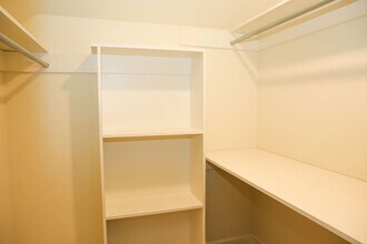 817 N Elm St, Unit H in Greensboro, NC - Building Photo - Building Photo