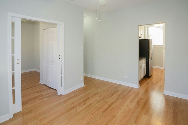 property at 1932 W Winona St