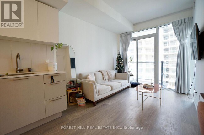 19-2319 Western Battery Rd in Toronto, ON - Building Photo - Building Photo