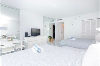 5445 Collins Ave in Miami, FL - Building Photo - Building Photo